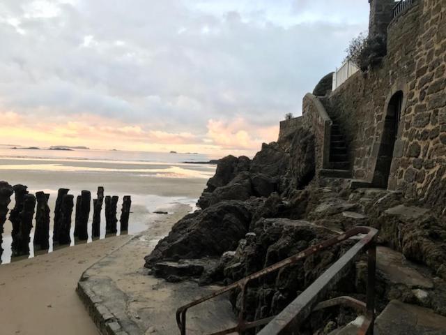 Appartement 4 Etoiles Bord De Plage Et Parking Chez Suzette Saint-Malo Exterior photo